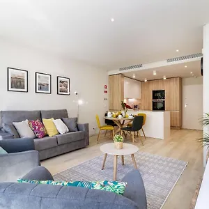 Modern & Stylish In Av. Da Liberdade By Lovelystay Apartment